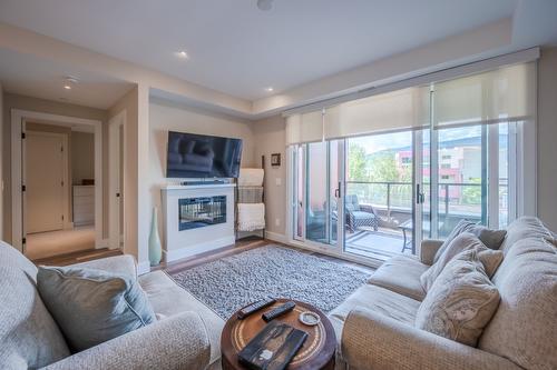 304-110 Ellis Street, Penticton, BC - Indoor Photo Showing Living Room With Fireplace