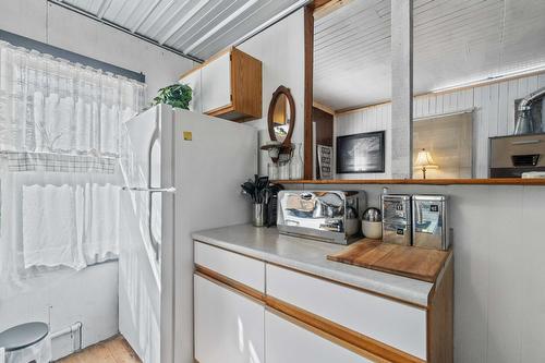 7180 51 Street, Salmon Arm, BC - Indoor Photo Showing Kitchen