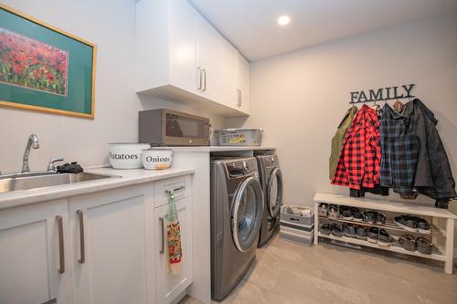 16-595 Vineyard Way, Vernon, BC - Indoor Photo Showing Laundry Room