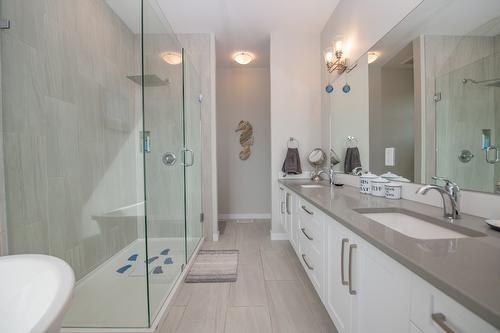 16-595 Vineyard Way, Vernon, BC - Indoor Photo Showing Bathroom