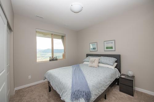 16-595 Vineyard Way, Vernon, BC - Indoor Photo Showing Bedroom