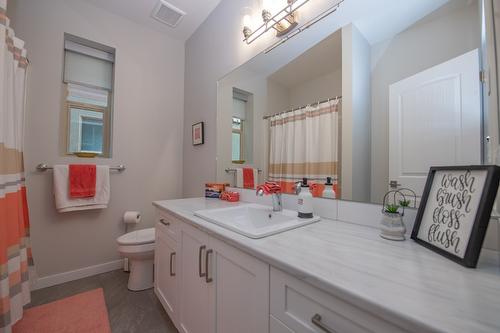 16-595 Vineyard Way, Vernon, BC - Indoor Photo Showing Bathroom