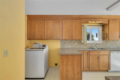 3704 Beach Avenue, Peachland, BC - Indoor