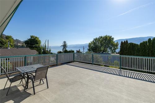 3704 Beach Avenue, Peachland, BC - Outdoor