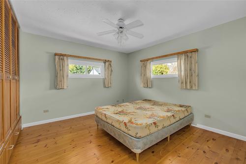 3704 Beach Avenue, Peachland, BC - Indoor Photo Showing Bedroom