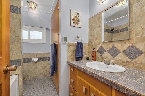 3704 Beach Avenue, Peachland, BC - Indoor Photo Showing Bathroom