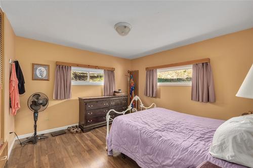 3704 Beach Avenue, Peachland, BC - Indoor Photo Showing Bedroom