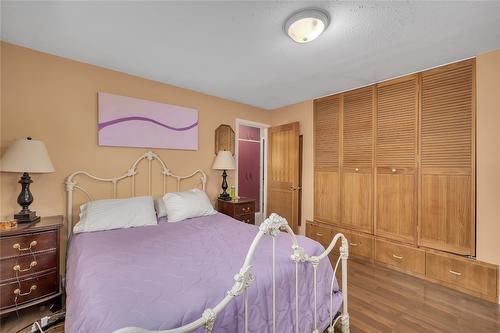 3704 Beach Avenue, Peachland, BC - Indoor Photo Showing Bedroom