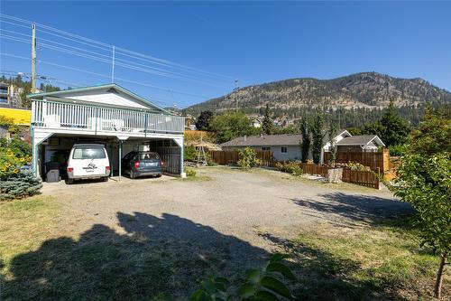 3704 Beach Avenue, Peachland, BC - Outdoor