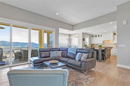 304 Silversage Bluff Lane, Vernon, BC - Indoor Photo Showing Living Room