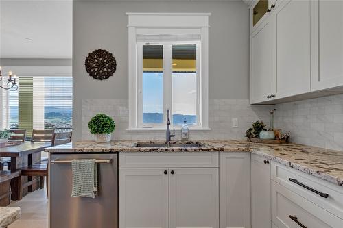 304 Silversage Bluff Lane, Vernon, BC - Indoor Photo Showing Kitchen With Upgraded Kitchen