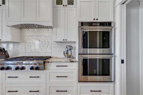 304 Silversage Bluff Lane, Vernon, BC - Indoor Photo Showing Kitchen With Upgraded Kitchen