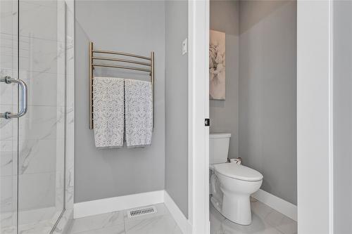 304 Silversage Bluff Lane, Vernon, BC - Indoor Photo Showing Bathroom