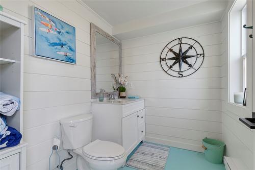 304 Silversage Bluff Lane, Vernon, BC - Indoor Photo Showing Bathroom