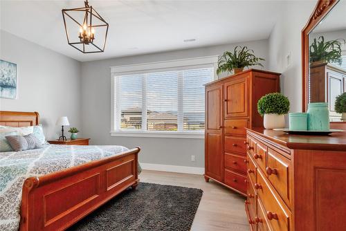 304 Silversage Bluff Lane, Vernon, BC - Indoor Photo Showing Bedroom