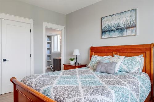 304 Silversage Bluff Lane, Vernon, BC - Indoor Photo Showing Bedroom