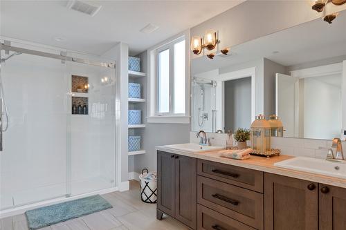 304 Silversage Bluff Lane, Vernon, BC - Indoor Photo Showing Bathroom