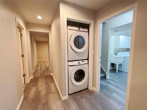 124 Portview Avenue, Kelowna, BC - Indoor Photo Showing Laundry Room