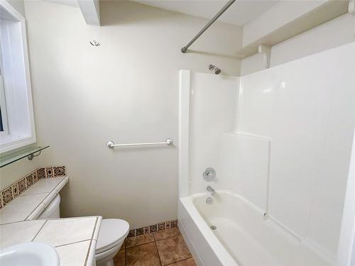 124 Portview Avenue, Kelowna, BC - Indoor Photo Showing Bathroom