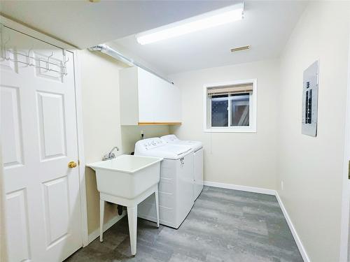 124 Portview Avenue, Kelowna, BC - Indoor Photo Showing Laundry Room