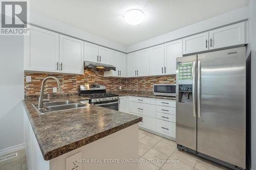 2711 Foxbend Link, London, ON - Indoor Photo Showing Kitchen With Double Sink With Upgraded Kitchen