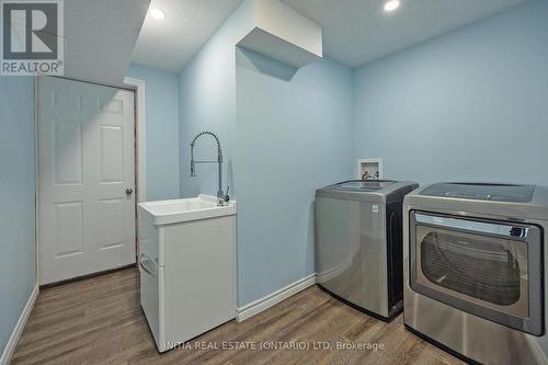 2711 Foxbend Link, London, ON - Indoor Photo Showing Laundry Room