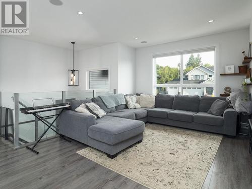 3955 Barnes Drive, Prince George, BC - Indoor Photo Showing Living Room