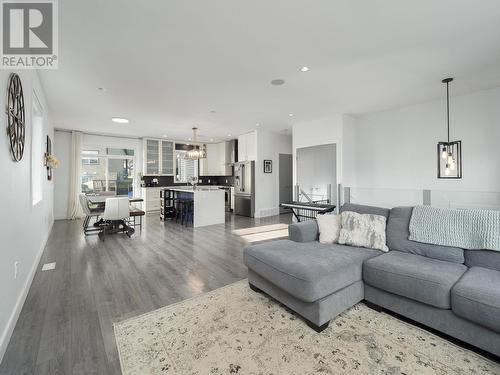 3955 Barnes Drive, Prince George, BC - Indoor Photo Showing Living Room