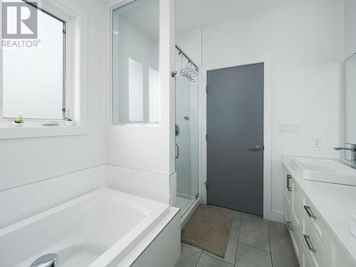 3955 Barnes Drive, Prince George, BC - Indoor Photo Showing Bathroom