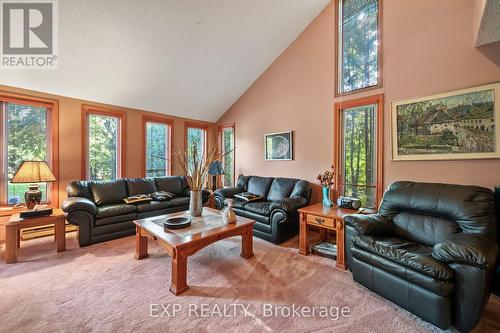 582 Duclos Point Road, Georgina, ON - Indoor Photo Showing Living Room