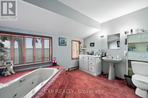 582 Duclos Point Road, Georgina, ON - Indoor Photo Showing Bathroom