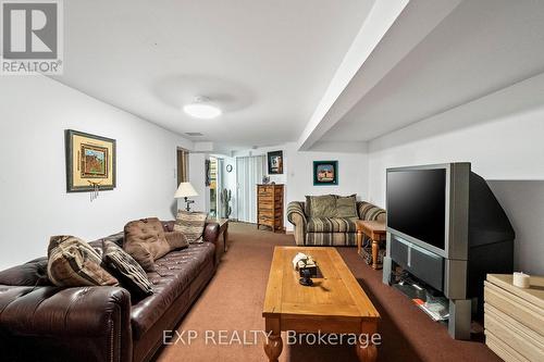 582 Duclos Point Road, Georgina, ON - Indoor Photo Showing Living Room