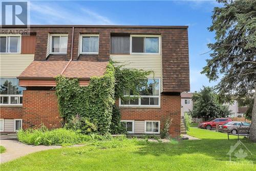 44 Woodvale Green Unit#B, Ottawa, ON - Outdoor