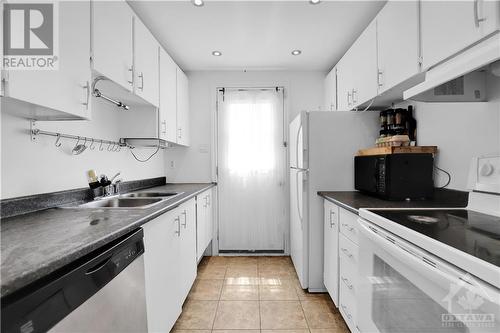 44 Woodvale Green Unit#B, Ottawa, ON - Indoor Photo Showing Kitchen With Double Sink