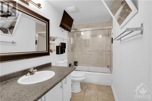 44 Woodvale Green Unit#B, Ottawa, ON - Indoor Photo Showing Bathroom