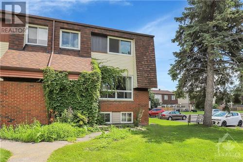 44 Woodvale Green Unit#B, Ottawa, ON - Outdoor