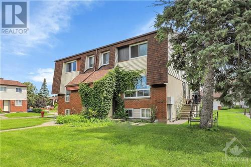 44 Woodvale Green Unit#B, Ottawa, ON - Outdoor