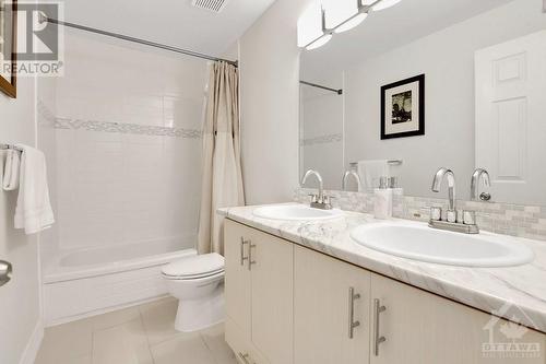 33 Spur Avenue, Ottawa, ON - Indoor Photo Showing Bathroom