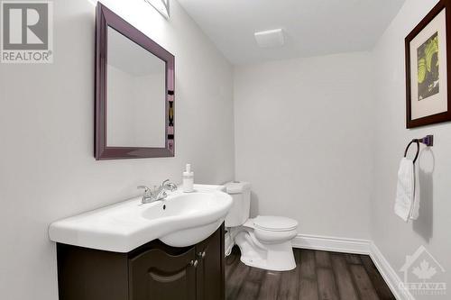 33 Spur Avenue, Ottawa, ON - Indoor Photo Showing Bathroom