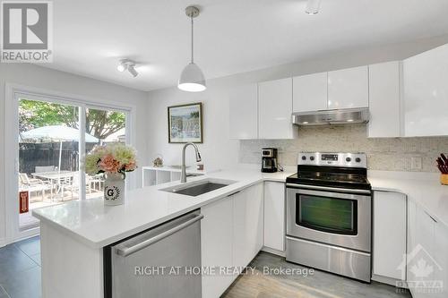 33 Spur Avenue, Ottawa, ON - Indoor Photo Showing Kitchen With Upgraded Kitchen