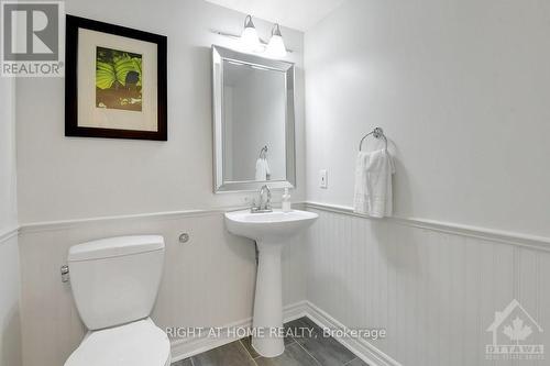 33 Spur Avenue, Ottawa, ON - Indoor Photo Showing Bathroom