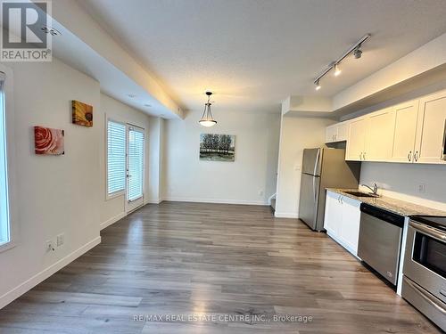 15 - 630 Rogers Road, Toronto (Keelesdale-Eglinton West), ON - Indoor Photo Showing Kitchen