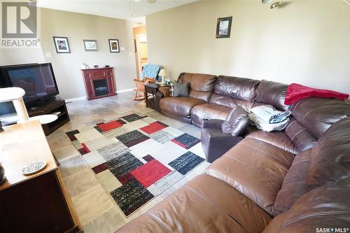 116 Bates Street, Earl Grey, SK - Indoor Photo Showing Living Room