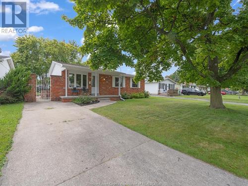 10395 Caledon Court, Windsor, ON - Outdoor With Facade