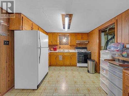 10395 Caledon Court, Windsor, ON - Indoor Photo Showing Kitchen