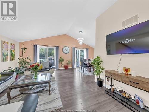 2415 Cabana Road W, Windsor, ON - Indoor Photo Showing Living Room