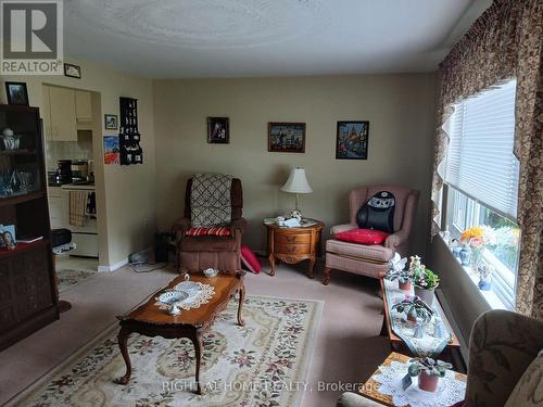 171 Union Avenue, Scugog (Port Perry), ON - Indoor Photo Showing Living Room