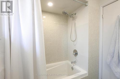 14 Louisa Street, Toronto (Mimico), ON - Indoor Photo Showing Bathroom