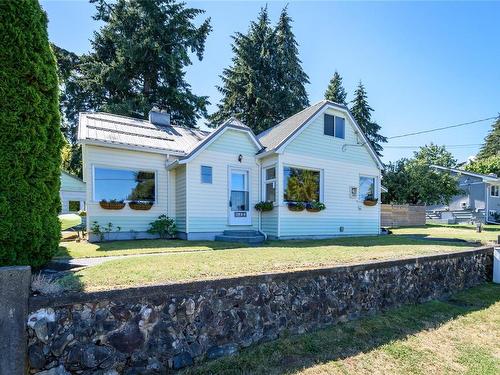 3869 Howard Ave, Royston, BC 