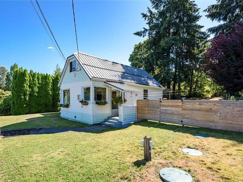 3869 Howard Ave, Royston, BC 